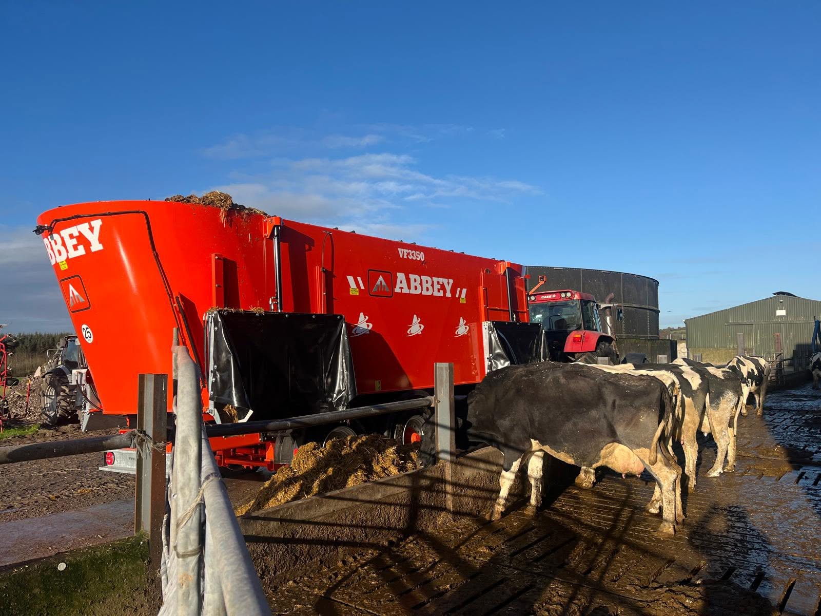 Feeding Season and Abbey Diet Feeders: Consistent TMR Mixing for Better Dairy Herd Performance