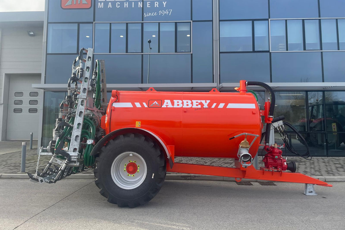 Adapting Abbey Machinery’s 1300 Standard Tanker for LESS spreading on Challenging Ground