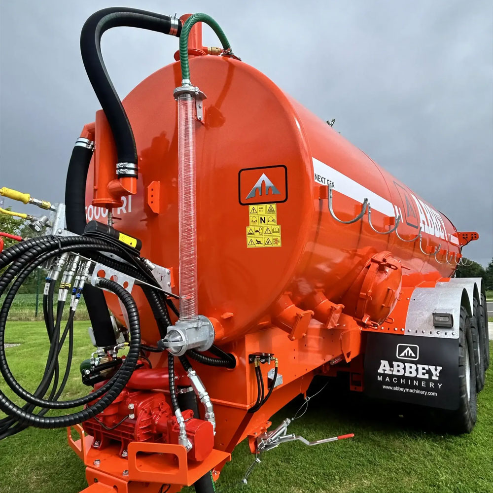 Abbey recessed slurry tanker with low centre-of-gravity design